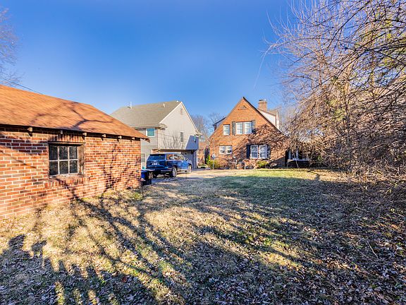 5th image of 525 Donne Ave