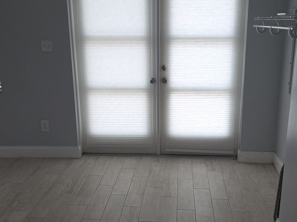 1st image of 522 NE 5th Ave