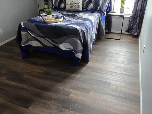 9826 Greenery Ln, Saint Louis, MO