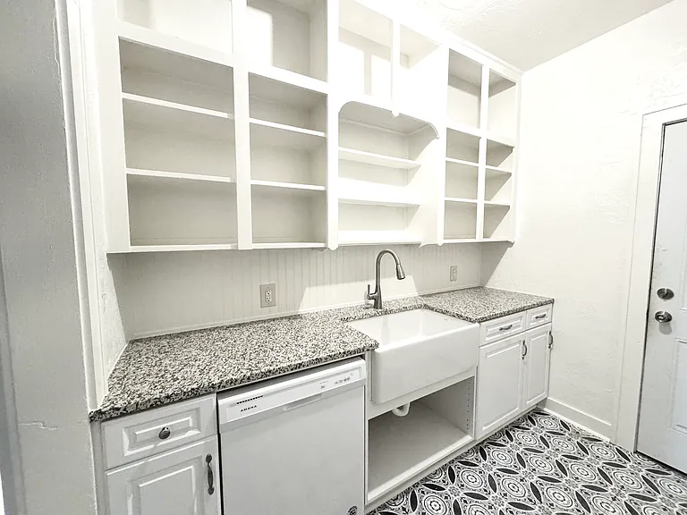 812 NW 23rd St — Photo 5