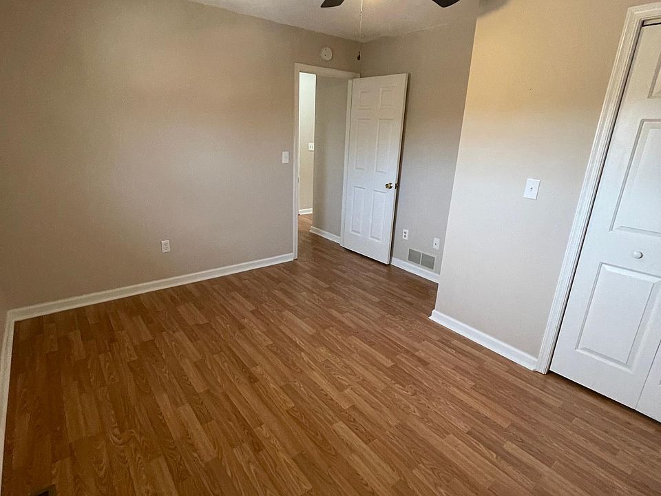1st image of 512 Worthington Dr #18