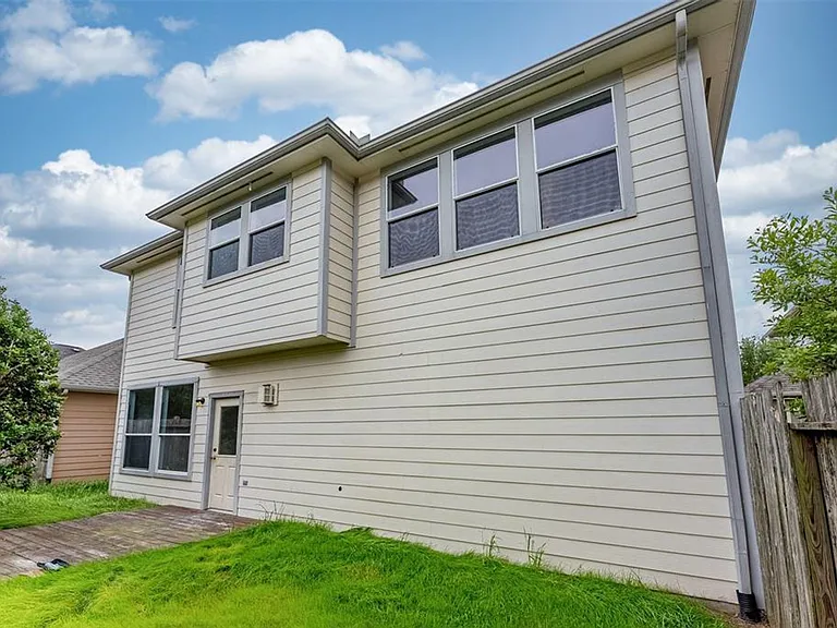 21706 Spring Vine Ln — Photo 16