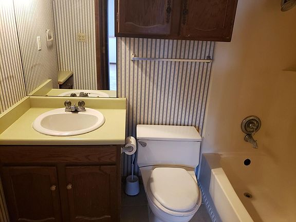 5th image of 904 Fleetwood Dr