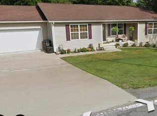 522 C And O Dam Rd, Daniels, WV 25832