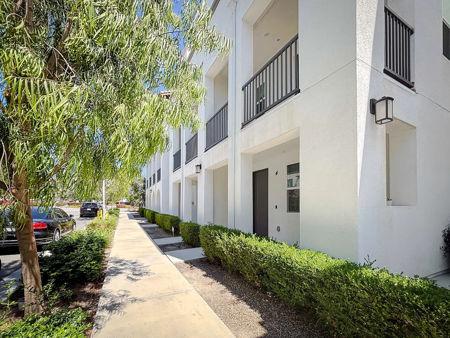 Exquisite 2 Bedroom Townhome In The Heart Of Otay Ranch For Rent! — Photo 2
