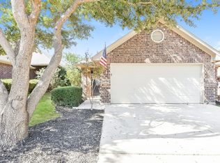 733 Stribling Cir, Azle, TX 76020