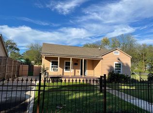 1121 E Davis Ave, Fort Worth, TX 76104