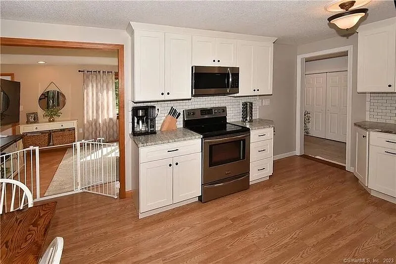 3 bed, 1.5 bath, 1380 sqft, $2,800 — Photo 3