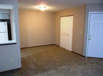 2 bed, $1,050 — Photo 3