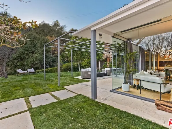 10498 Sandall Ln, Los Angeles, CA 90077