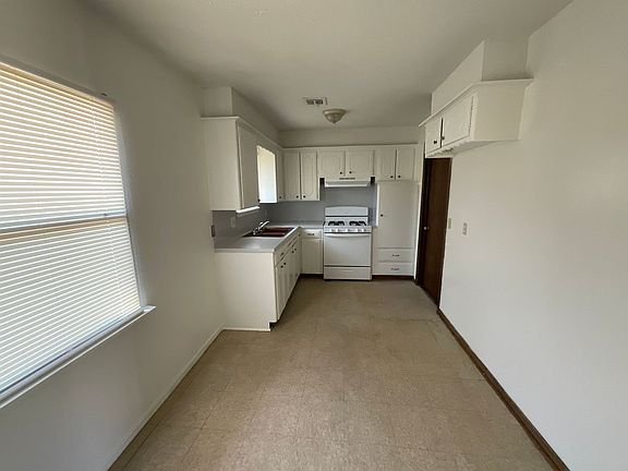 3rd image of 3220 Neighbors Ln