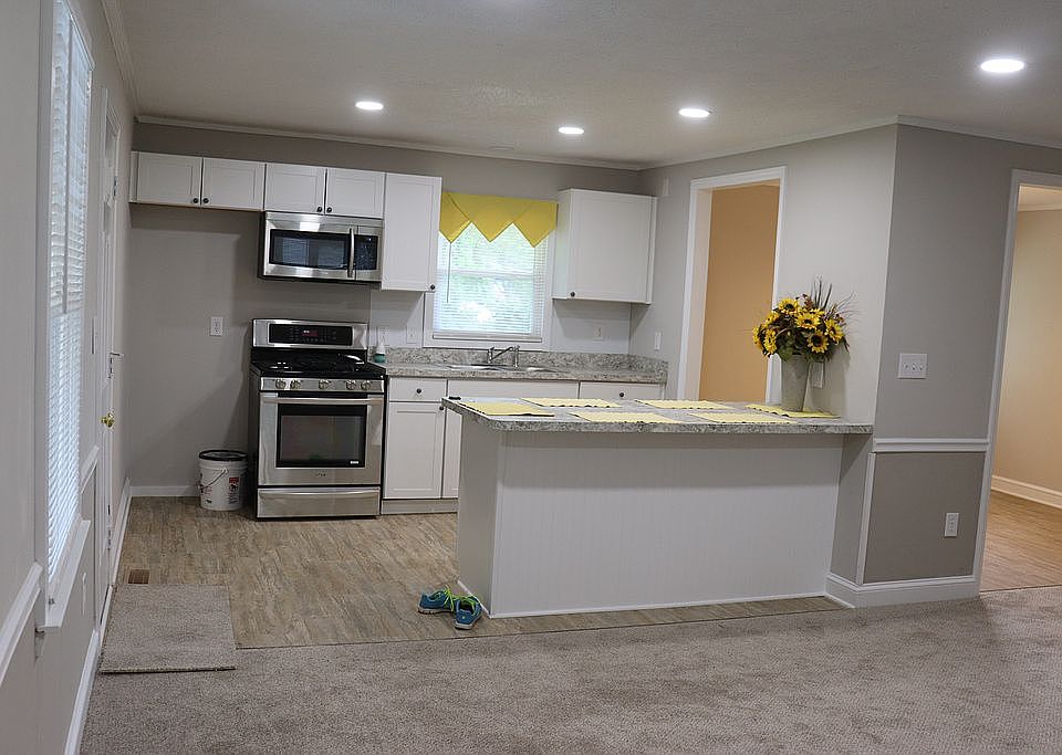 1st image of 400 E 18th St