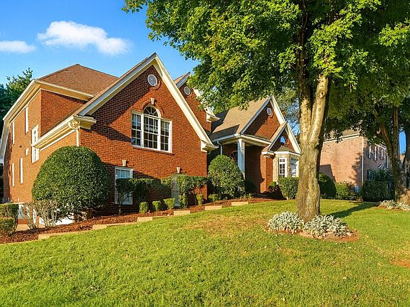 2nd image of 805 Walden Dr