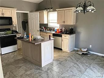 3rd image of 208 Blueberry Ln