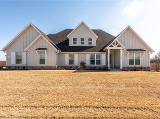 556 Briarwood Ln, Farmington, AR 72730
