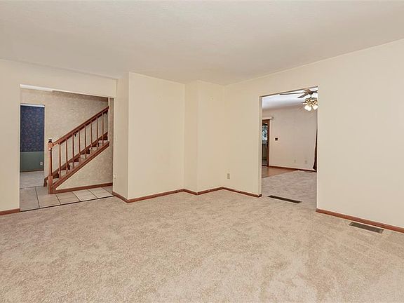 3rd image of 32934 S Roundhead Dr