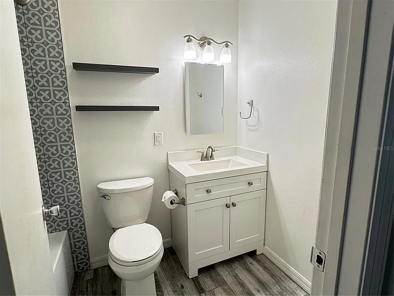 215 Fernwood St — Photo 7