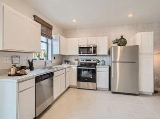 390 NE 12th St, Homestead, FL 33034