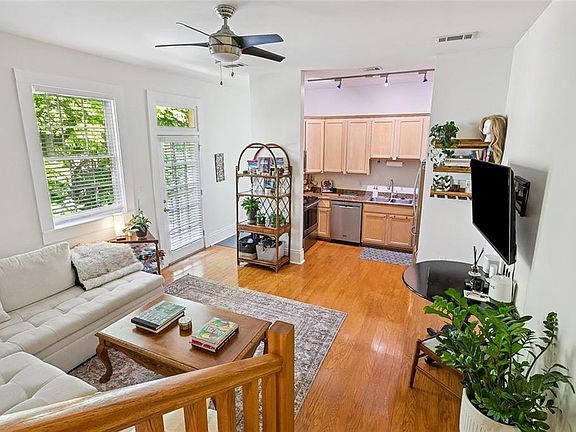 2nd image of 1118 Orange St APT 8
