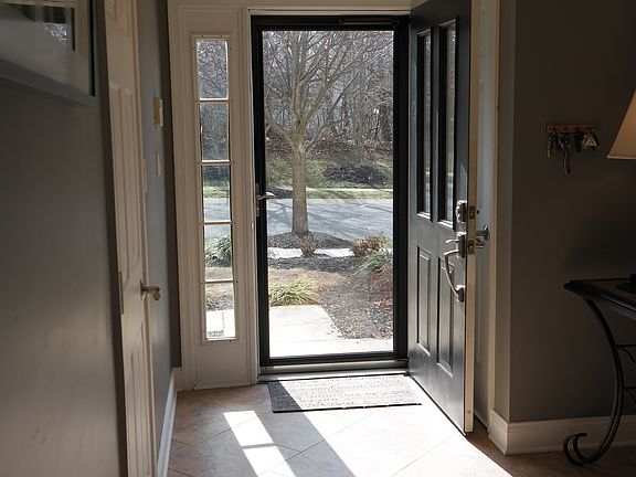 5th image of 1400 Stonehurst Dr