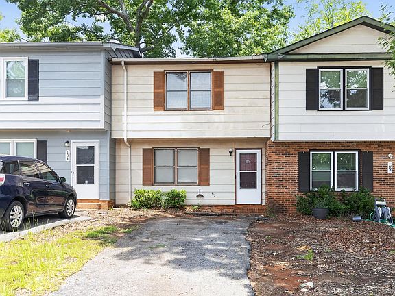 4th image of 10 Melissa Ct Unit 3