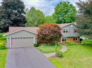 37 Bromley Rd, Pittsford, NY 14534