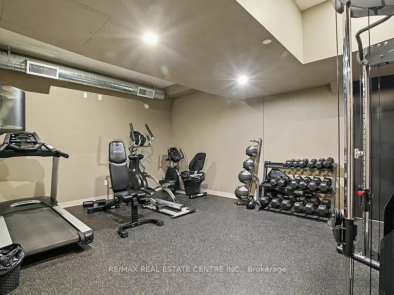 690 King St W #101 — Photo 26
