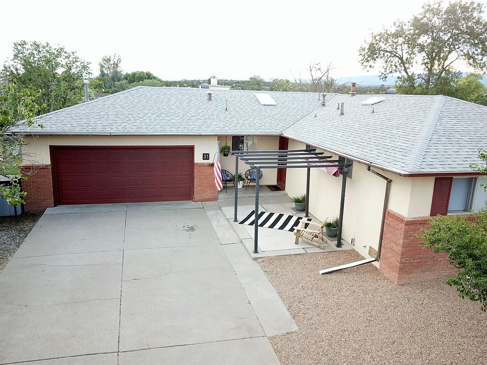 1st image of 31 Grand Canyon Dr