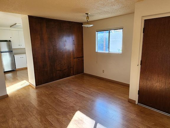 3rd image of 1092 Chanticleer Ave
