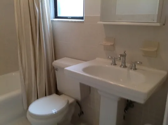 Sold by Luxus Manhattan Realty | media 26