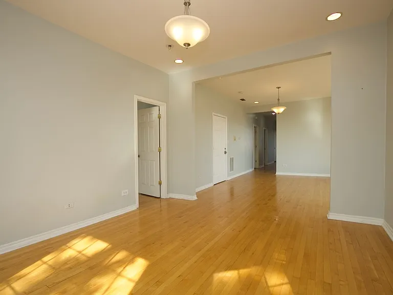 2537 N Kildare Ave #M06R — Photo 10