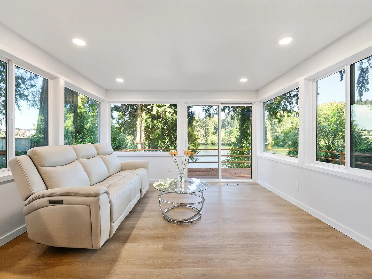 2 bed, 1.5 bath, 1000 sqft, $5,199 — Photo 2