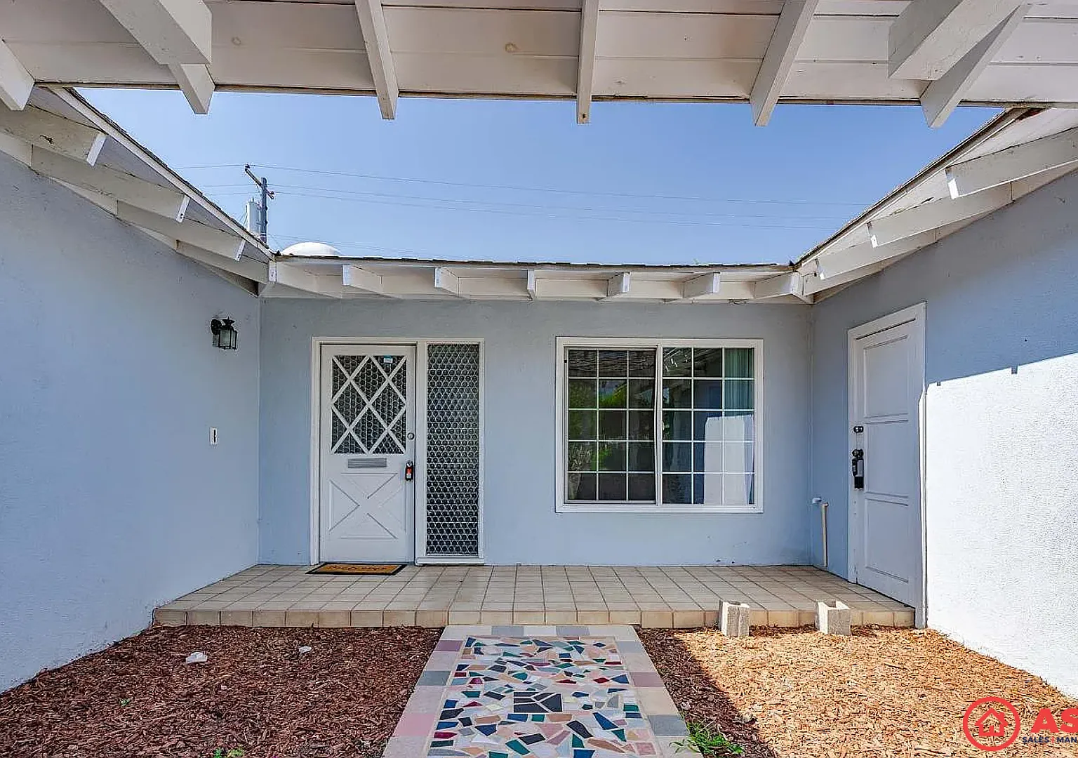 Spacious 4BD/2BA Home in 93309 Solar Powered, Utilities Included! — Photo 2