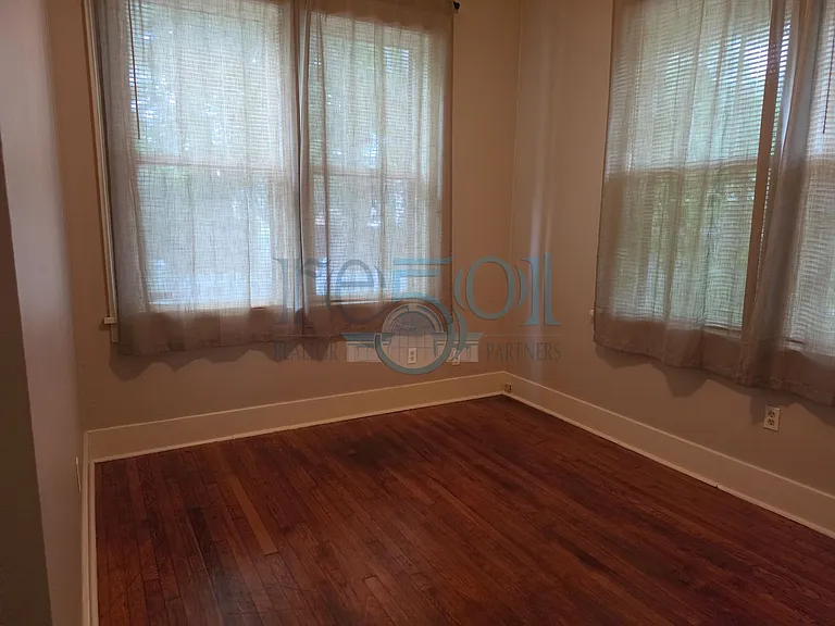 301 W 5th St — Photo 34