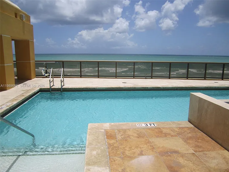 16275 Collins Ave — Photo 35