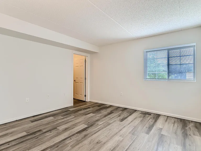 Village Plaza Apartments — Photo 16