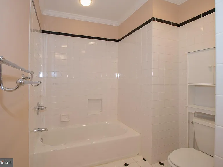 42 Governors Ln — Photo 9