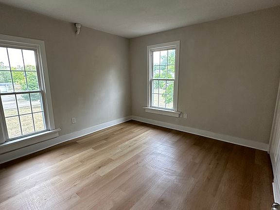 4th image of 225 Edgewood Ave