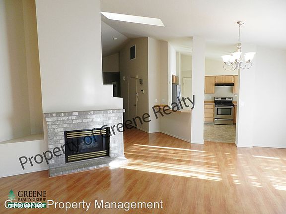 5th image of 3705 Derby Ln SE