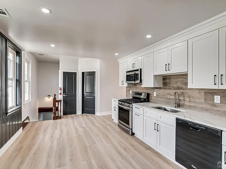 324 Main St #2 — Photo 7