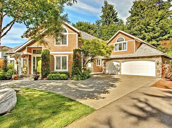 A lovely and elegant street presence, this desired coastal-style home has ceda