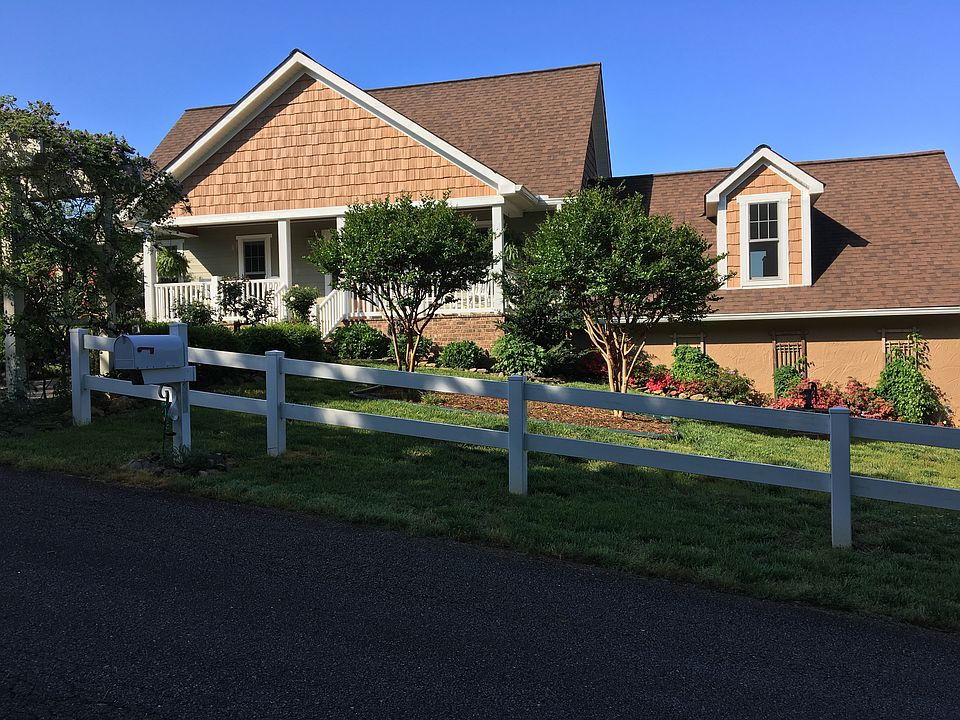 1st image of 365 Pine Dr
