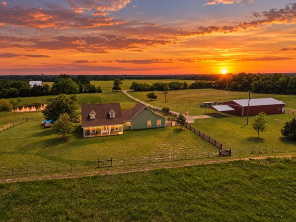 643 County Road 2992, Windom, TX 75492
