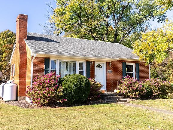3rd image of 1093 Powell Ln