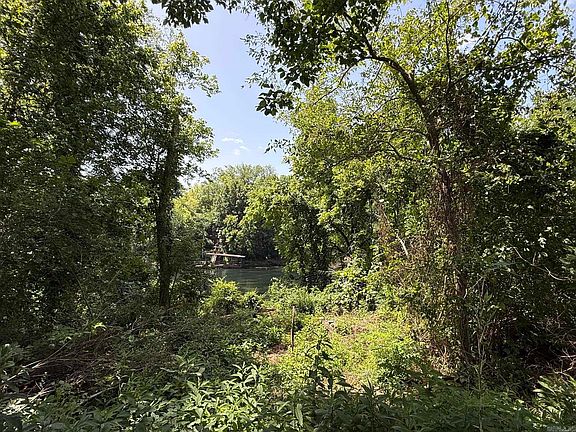 4th image of 36 River Ln
