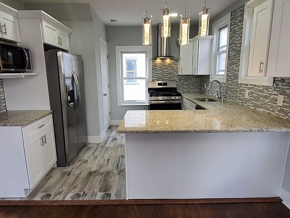 4th image of 23 Llewellyn Ave