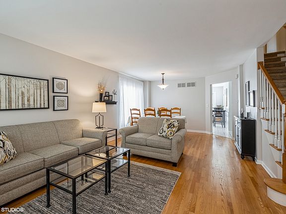 3rd image of 312 W Calendar Ave