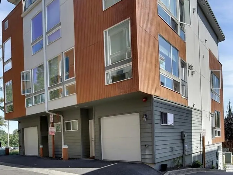 2354 Court G — Photo 16