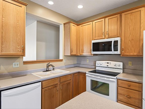 3rd image of 5932 Prairie Ridge Dr