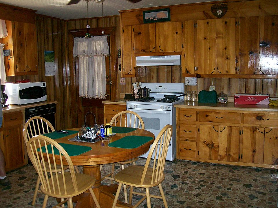 Eat in country kitchen